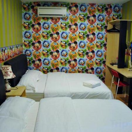 Hotel Zamburger Enstek Sepang Exterior photo