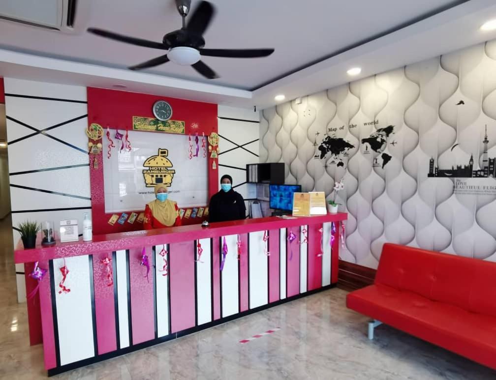 Hotel Zamburger Enstek Sepang Exterior photo