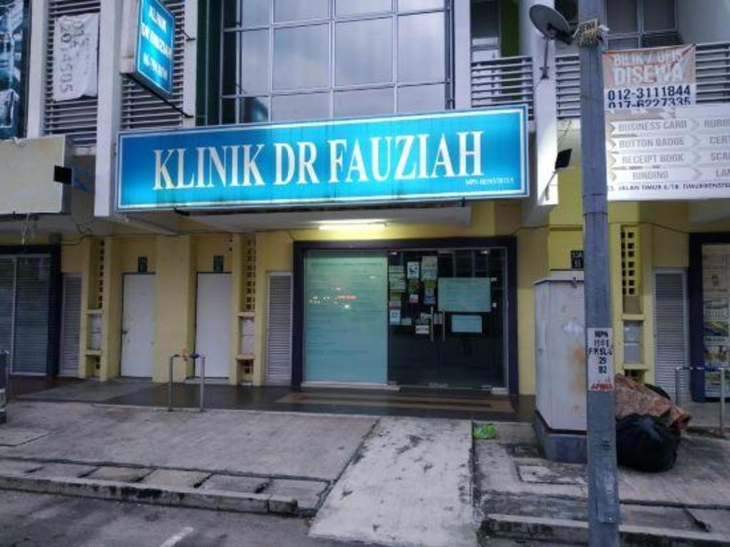 Hotel Zamburger Enstek Sepang Exterior photo