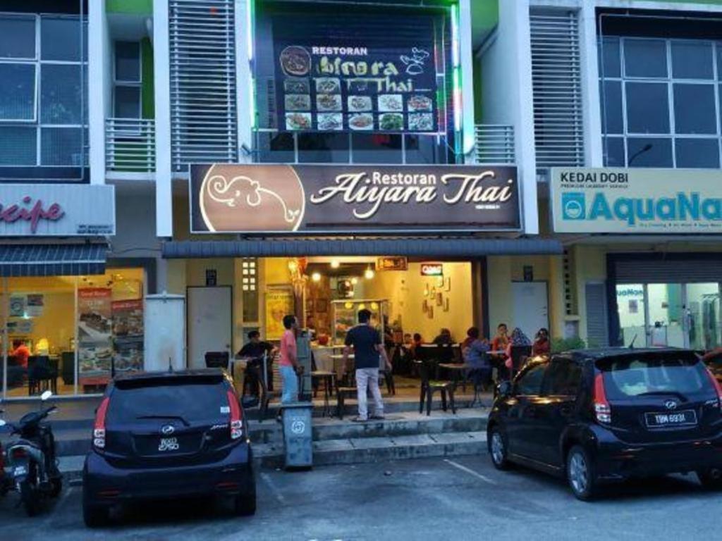 Hotel Zamburger Enstek Sepang Exterior photo