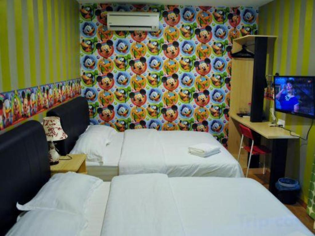 Hotel Zamburger Enstek Sepang Exterior photo