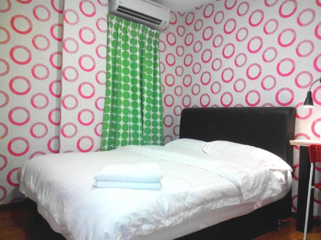 Hotel Zamburger Enstek Sepang Exterior photo