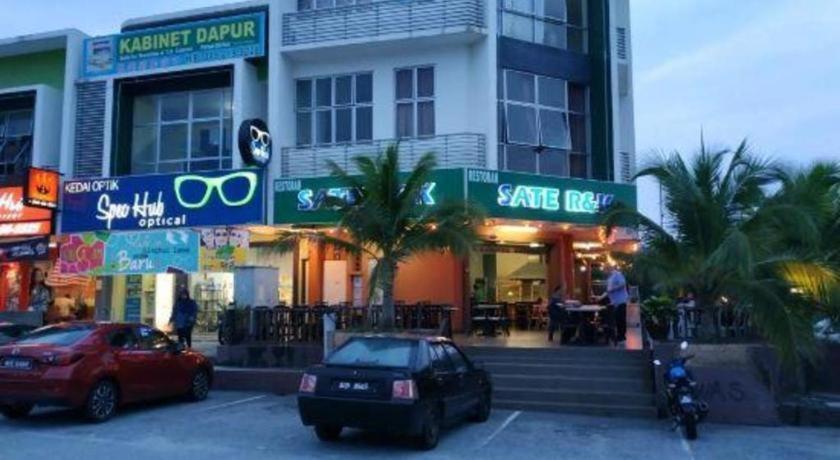 Hotel Zamburger Enstek Sepang Exterior photo