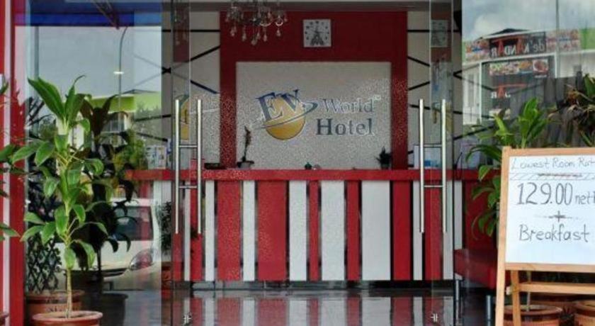 Hotel Zamburger Enstek Sepang Exterior photo